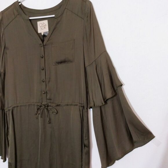 Chaser Green Tiered Bell Sleeves Hi-Lo Hem Tunic Top Women's Size XS NWT - Picture 2 of 11